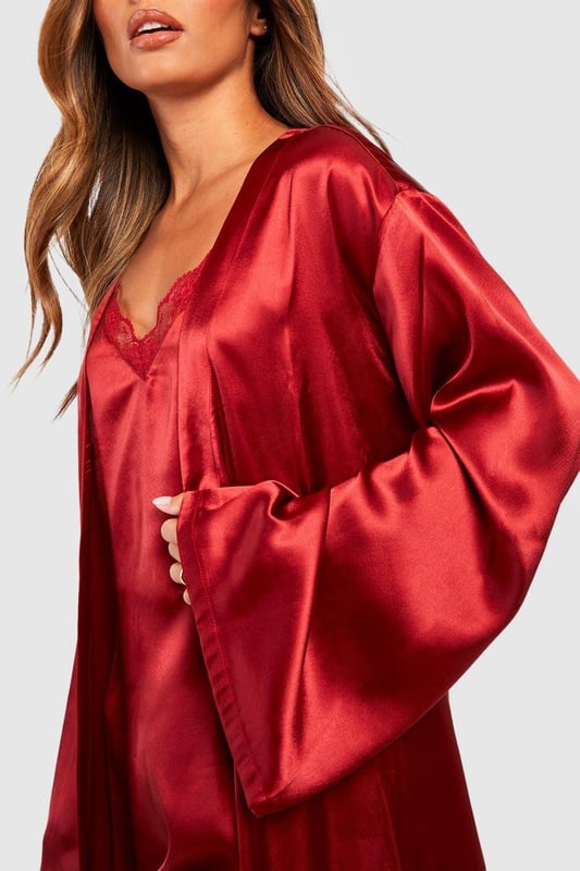 Flare Sleeve Tie Waist Satin Robe Luxurious satin finish that catches the light beautifully for a glamorous bedtime look
Dramatic flare sleeves that add a touch of elegance to your nightwear collection
Adjustable tie waist belt for a customised fit that flatters your silhouette
V-neckline design that creates a feminine and flattering frame
Mid-thigh length offering comfortable coverage whilst maintaining a stylish aesthetic
Transform your nightwear collection with this stunning satin robe from Boohoo. The sumptuous fabric glides against the skin for ultimate comfort, whilst the statement flare sleeves add a touch of drama to your evening routine. The adjustable tie waist allows you to create the perfect silhouette, whether worn loosely or cinched in. This versatile piece works brilliantly as part of a coordinated set with a matching slip or cami and shorts, or simply on its own for those warmer evenings. Perfect for lounging at home or packing for a weekend getaway, this robe combines practicality with style. The fluid drape of the fabric creates an effortlessly chic look that will make bedtime feel like a luxury experience every night.