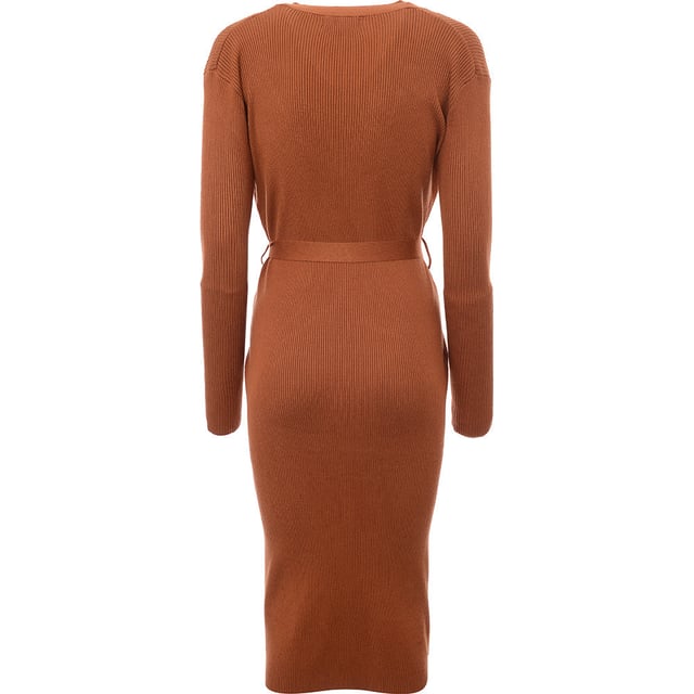 QED London Womens Dresses Midi In Brown The QED London edge to edge maxi cardigan in brown is a stylish and cozy addition to your wardrobe. Made from a blend of 80% viscose and 20% nylon, this cardigan offers a soft and comfortable feel while ensuring durability. The edge-to-edge design provides a sleek and modern look, making it easy to layer over various outfits.
The brown color adds a warm and earthy tone, perfect for complementing a range of styles. The maxi length gives it a chic and elegant appearance, making it suitable for both casual and more dressed-up occasions. Whether you?re wearing it over a dress or pairing it with jeans and a top, this cardigan is a versatile and fashionable choice for any season.
