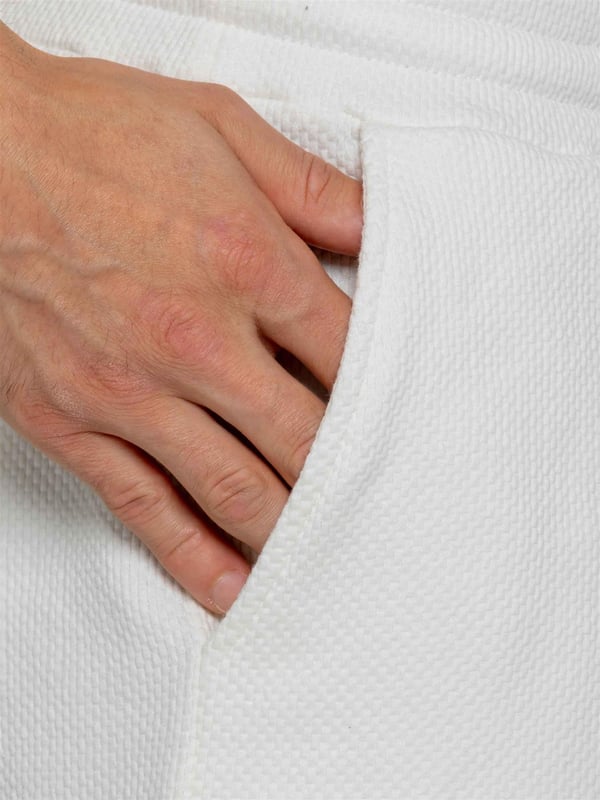 Experience ultimate comfort and style with our textured shorts. The elasticated waistband allows for a perfect fit with an adjustable drawstring. Convenient side pockets add functionality. Made with premium fabric for a luxurious feel. Pack of 2. (13)