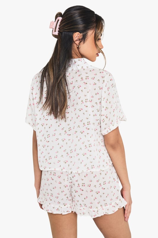 Floral Print Cheesecloth Short Sleeve Shirt & Shorts Pyjama Set Charming floral print short pyjama set with classic collared shirt design
Relaxed boxy fit shirt with short sleeves for ultimate comfort
V-neck collar adds a touch of sophistication to your nightwear collection
Matching shorts with gentle elastic waistband for a comfortable fit
Lightweight woven fabric perfect for year-round wear
Drift into dreamland in style with this delightful floral pyjama set from boohoo. The boxy shirt silhouette offers a relaxed feel that doesn't compromise on style, whilst the matching shorts create a coordinated look that's both practical and pretty. Perfect for warm summer nights or cosy evenings with a dressing gown layered on top during cooler months. The versatile design makes this set ideal for lounging at home with friends during sleepovers or enjoying a lazy weekend morning with a cup of tea. Style with fluffy slippers and your favourite hair accessories, just as shown on our model, for the ultimate night-in ensemble that combines comfort with a touch of feminine charm.