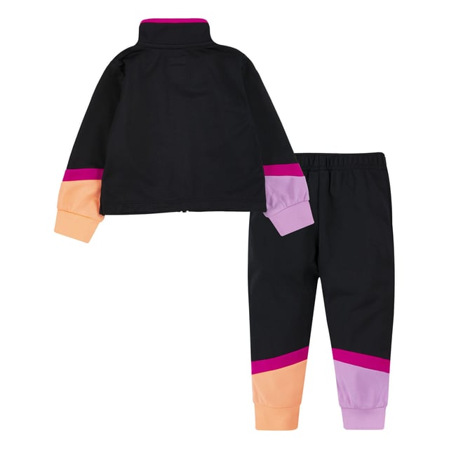 Stand-up collar.Zip fastening.Elasticated waistband.Ribbed cuffs.Converse logo.Colorblock design.