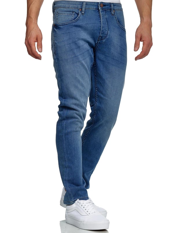 •Moderne & zeitlose Herren Jeans von Tazzio

•Verschluss: Knopfverschluss (verdeckter Zip Fly)
•Hosentaschen: Eingrifftaschen, Coinpocket, Gesäßtaschen
•Stretchanteil für eine optimale Passform
•Gürtelschlaufen
•Hochwertiges Material & bequem zu tragen
•Ideale Jeans das ganze Jahr

Passform
•Passform: Regular Fit
•Länge: Lang
•Leibhöhe: normal

Material & Pflege
•Material Oberstoff: 97% Baumwolle, 3% Elasthan
•Materialkonstruktion: Denim/Jeans
•Elastizität: Leicht elastisch
•Pflegehinweise: Maschinenwäsche