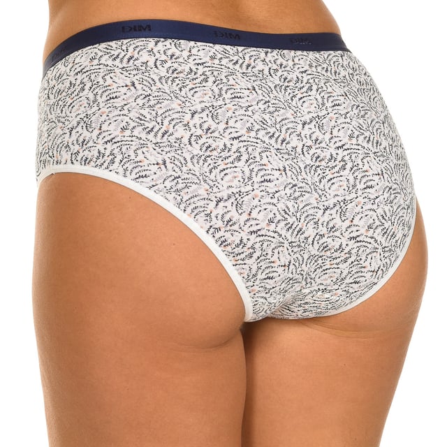 El Pack-3 Culottes Lot New York con forro interior es la elección ideal para quienes buscan una combinación perfecta de comodidad, estilo y funcionalidad. Confeccionados con materiales de alta calidad, estos culottes ofrecen un ajuste perfecto y una suavidad excepcional. Este forro interior mejora la comodidad y la transpirabilidad, asegurando frescura durante todo el día.\n\nPrincipales características:\n- Forro interior que ofrece mayor comodidad, \n  transpirabilidad y protección durante todo el día.\n- Tejido de alta calidad, diseñado para adaptarse \n  perfectamente al cuerpo y brindar un ajuste cómodo.\n- Ajuste seguro que se mantiene en su lugar, \n  proporcionando libertad de movimiento.\n- Disponible en varios colores y estilos, permitiendo  \n  personalizar tu look.\n- Diseño elegante y moderno, convirtiéndolos en un - \n  básico esencial para cualquier ocasión.\n- Fácil mantenimiento, ideal para el uso diario y adecuado \n  para cualquier evento.\n Composición: 95% Algodón, 5% Elastano\n Cuidados:\nInstrucciones de lavado:\n- Lavar a temperatura máx. 40º.\n- No usar lejía.\n- No usar secadora.\n- No planchar.\n- No lavar en seco.