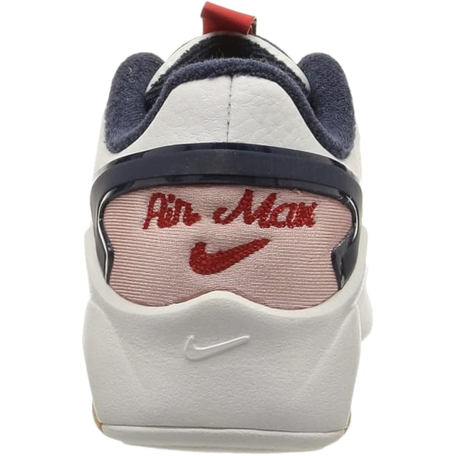 Ervaar de dynamische stijl en het comfort van de Nike Air Max Bolt SE (GS) sneakers, speciaal ontworpen voor jongeren. Deze sneakers, met een opvallend kleurenpalet in marineblauw, rood, wit, roze en bruin, combineren synthetische materialen met duurzame rubberen zolen voor langdurig draagcomfort. De vetersluiting zorgt voor een stevige pasvorm, terwijl de iconische Nike Swoosh prominent aanwezig is aan beide zijkanten en op de hiel, aangevuld met Air Max-branding op de hiel en tong. De zichtbare Air Bubble bij de hiel zorgt voor responsieve demping, waardoor deze sneakers perfect zijn voor zowel actieve dagen als casual gebruik. Til je schoenencollectie naar een hoger niveau met dit gedurfde, comfortabele ontwerp, gemaakt in Indonesië. 100% textiel