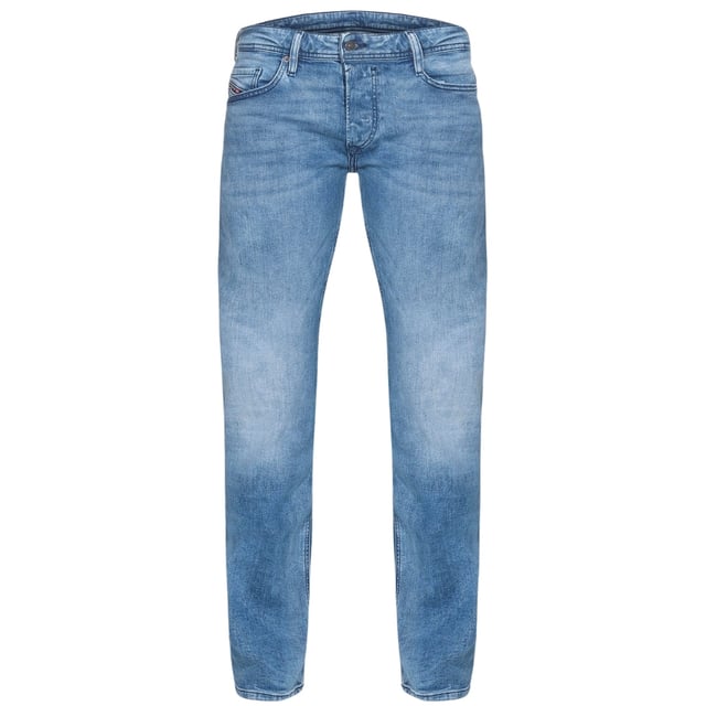 Diesel Thommer-r Lichtblauwe Denim Broek Verrijk je casual garderobe met de Diesel Thommer-R lichtblauwe denim broek, gemaakt van een hoogwaardige mix van 99% katoen en 1% elastaan voor comfort en duurzaamheid. Met een klassiek five-pocket-design biedt deze jeans zowel stijl als functionaliteit. De lichtblauwe wassing zorgt voor een frisse, veelzijdige look die moeiteloos met elke outfit combineert. De Thommer-R broek is ontworpen voor een moderne pasvorm en biedt een flatterend silhouet met bewegingsvrijheid. Deze denim broek is perfect voor dagelijks gebruik en combineert de kenmerkende kwaliteit van Diesel met een eigentijdse stijl, zodat je er de hele dag scherp uitziet en je zelfverzekerd voelt