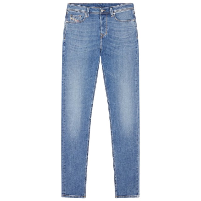 Ontdek de Diesel 1986 Larkee-Beex Blue Denim Pants, vakkundig vervaardigd voor mannen die waarde hechten aan zowel stijl als comfort. Deze broek is gemaakt van 99% katoen en 1% elastaan en biedt een perfecte balans tussen duurzaamheid en stretch, ideaal voor dagelijks gebruik. Met een klassiek five-pocket-ontwerp biedt de broek praktische opbergruimte en behoudt hij een tijdloze look. De authentieke blauwe denim finish voegt een veelzijdige touch toe aan je garderobe, ideaal voor casual uitjes of smart-casual gelegenheden. Verrijk je dagelijkse stijl met deze betrouwbare en modieuze Diesel jeans die traditioneel vakmanschap combineren met modern comfort