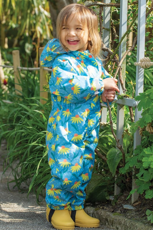 Waterproof all - one suit with fully taped seams, peaked hood, reflective print and piping and adjustable stirrups. Packs away into its own pocket. Waterproof rating 3000HH. PFC free durable water repellent finish. Recycled Polyester made from post-consumer recycled plastic
