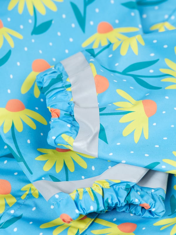 Waterproof all - one suit with fully taped seams, peaked hood, reflective print and piping and adjustable stirrups. Packs away into its own pocket. Waterproof rating 3000HH. PFC free durable water repellent finish. Recycled Polyester made from post-consumer recycled plastic