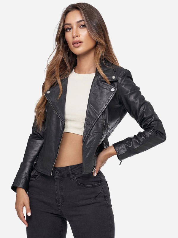 Artikelbeschreibung


	Moderne &amp; zeitlose Damen Lederjacke von Tazzio
	Verschluss: Reißverschluss
	Seitliche Reißverschlusstaschen
	Eingelassene Brusttasche mit Reißverschluss
	Schräger Reißverschluss
	Reverskragen
	Edle und hochwertige Knöpfe/Nieten
	Ton-in-Ton-Nähte
	Hochwertiges Material &amp; bequem zu tragen
	Ideale Echtlederjacke für das ganze Jahr


Passform


	
Passform: Slim Fit
	
Länge: Normale Länge
	
Ärmellänge: Langarm


Material &amp; Pflege


	
Material: 100% Leder
	
Pflegehinweise: Lederreinigung (siehe bitte Etikett)