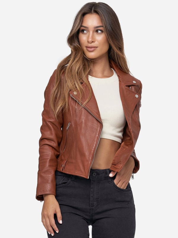 Tazzio Damen Lederjacke Artikelbeschreibung
Moderne & zeitlose Damen Lederjacke von Tazzio
Verschluss: Reißverschluss
Seitliche Reißverschlusstaschen
Eingelassene Brusttasche mit Reißverschluss
Schräger Reißverschluss
Reverskragen
Edle und hochwertige Knöpfe/Nieten
Ton-in-Ton-Nähte
Hochwertiges Material & bequem zu tragen
Ideale Echtlederjacke für das ganze Jahr
Passform
Passform: Slim Fit
Länge: Normale Länge
Ärmellänge: Langarm
Material & Pflege
Material: 100% Leder
Pflegehinweise: Lederreinigung (siehe bitte Etikett)