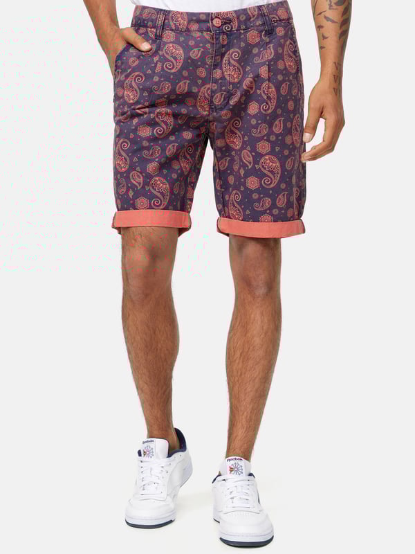 Tazzio Herren Shorts Artikelbeschreibung
Moderne & zeitlose Herren Shorts von Tazzio
Verschluss: Reißverschluss
Hosentaschen: Eingrifftaschen, Coinpocket, Gesäßtaschen
Gürtelschlaufen
Hochwertiges Material & bequem zu tragen
Ideale Jeans Shorts das ganze Jahr
Passform
Passform: Regular Fit
Länge: Kurz
Leibhöhe: Normal
Material & Pflege
Material Oberstoff: 100% Baumwolle
Elastizität: Leicht elastisch
Pflegehinweise: Maschinenwäsche
