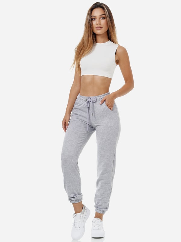 Moderne &amp; zeitlose Damen Jogginghose von Tazzio
	Passform: Regular Fit
	Verschluss: Tunnelzugband, elastischer Bund
	2 Eingrifftaschen
	Hochwertiges Material &amp; bequem zu tragen
	Ideale Sporthose für das ganze Jahr