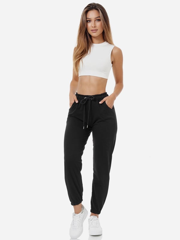 Moderne &amp; zeitlose Damen Jogginghose von Tazzio
	Passform: Regular Fit
	Verschluss: Tunnelzugband, elastischer Bund
	2 Eingrifftaschen
	Hochwertiges Material &amp; bequem zu tragen
	Ideale Sporthose für das ganze Jahr