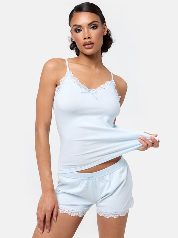 Artikelbeschreibung


	Damen Set 2er-Pack Unterhemden inkl. Panty von Tazzio
	Bequeme Unterhemden &amp; weiches Tragegefühl
	Optimaler Tragekomfort &amp; erstklassiger Sitz
	Elastisches Baumwollmaterial für einen bequemen Halt
	Set aus Unterhemd und Panty
	Hochwertige und softe Qualität


Passform Unterhemd


	
Passform: Schmal
	
Schnitt: Gerade
	
Ausschnitt: V-Ausschnitt
	
Ärmellänge: Spaghettiträger


Passform Panty


	
Passform: Schmal
	
Schnitt: Gerade
	
Leibhöhe: Normal


Material &amp; Pflege


	
Material Oberstoff: 95% Baumwolle, 5% Elasthan
	
Elastizität: Leicht elastisch
	
Pflegehinweise: Maschinenwäsche