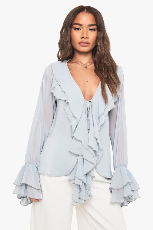 Steal the style top spot in a statement separate from the tops collectionCamis or crops, bandeaus or bralets, we've got all the trend-setting tops so you can stay statement in separates this season. Hit refresh on your jersey basics with pastel hues and pick a quirky kimono to give your ensemble that Eastern-inspired edge. Off the shoulder styles are oh-so-sweet, with slogans making your tee a talking point.