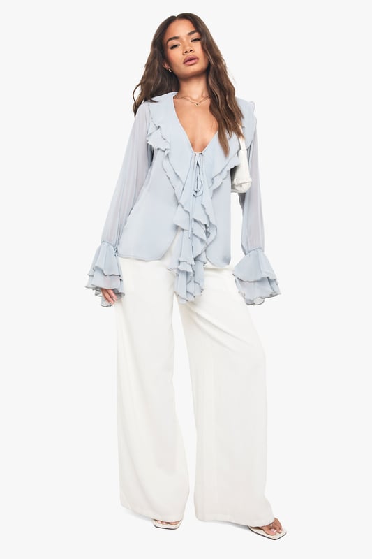 Steal the style top spot in a statement separate from the tops collectionCamis or crops, bandeaus or bralets, we've got all the trend-setting tops so you can stay statement in separates this season. Hit refresh on your jersey basics with pastel hues and pick a quirky kimono to give your ensemble that Eastern-inspired edge. Off the shoulder styles are oh-so-sweet, with slogans making your tee a talking point.