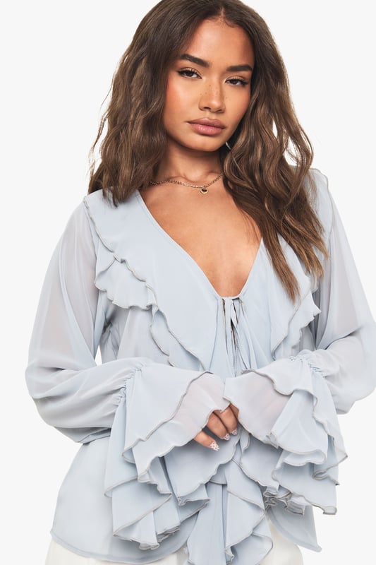 Steal the style top spot in a statement separate from the tops collectionCamis or crops, bandeaus or bralets, we've got all the trend-setting tops so you can stay statement in separates this season. Hit refresh on your jersey basics with pastel hues and pick a quirky kimono to give your ensemble that Eastern-inspired edge. Off the shoulder styles are oh-so-sweet, with slogans making your tee a talking point.