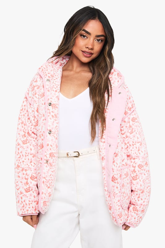 Wrap up in the latest coats and jackets and get out-there with your outerwearBreathe life into your new season layering with the latest coats and jackets from boohoo. Supersize your silhouette in a padded jacket, stick to sporty styling with a bomber, or protect yourself from the elements in a plastic raincoat. For a more luxe layering piece, faux fur coats come in fondant shades and longline duster coats give your look an androgynous edge.