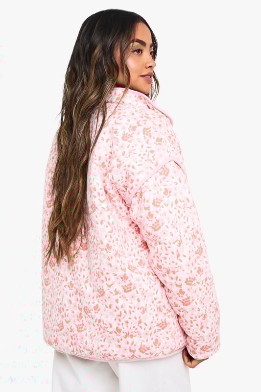 Wrap up in the latest coats and jackets and get out-there with your outerwearBreathe life into your new season layering with the latest coats and jackets from boohoo. Supersize your silhouette in a padded jacket, stick to sporty styling with a bomber, or protect yourself from the elements in a plastic raincoat. For a more luxe layering piece, faux fur coats come in fondant shades and longline duster coats give your look an androgynous edge.