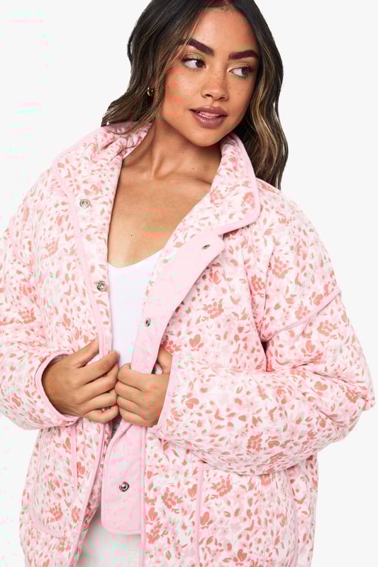 Wrap up in the latest coats and jackets and get out-there with your outerwearBreathe life into your new season layering with the latest coats and jackets from boohoo. Supersize your silhouette in a padded jacket, stick to sporty styling with a bomber, or protect yourself from the elements in a plastic raincoat. For a more luxe layering piece, faux fur coats come in fondant shades and longline duster coats give your look an androgynous edge.