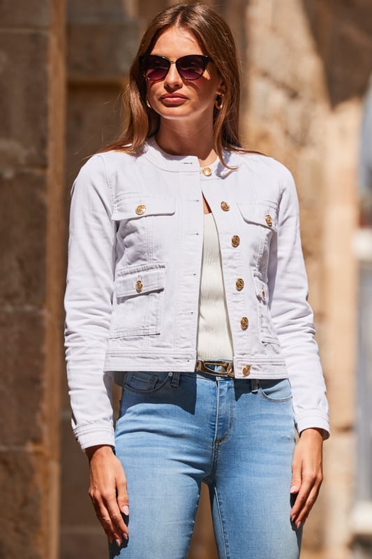 You'll wear it with everything
That collarless neckline is so chic
Statement gold buttons for a luxe touch
Made from the softest stretch denim
Do double denim with blue jeans
Throw over a printed summer dress