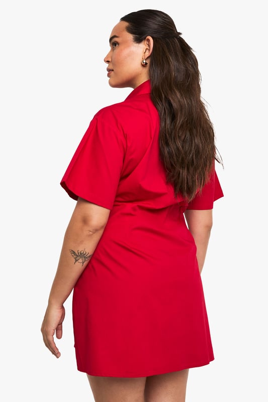 boohoo PlusYou&rsquo;ll find full on fashion for the fuller figure with the boohoo Plus range. Delivering directional designs for UK sizes 16 to 24, this ultra-flattering collection combines perfectly proportioned fits with statement styles so that you can stay on top of this season&rsquo;s trends.