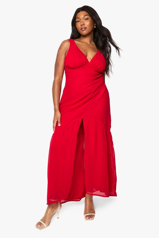 Flowing chiffon maxi dress with elegant patterned detailing
        Flattering V-neckline with gathered bust design
        Sleeveless silhouette with comfortable wide straps
        Dramatic front split for effortless movement
        Floor-sweeping length creates a graceful silhouette
    
    Make a striking impression at your next special occasion with this beautifully crafted chiffon maxi dress from Boohoo. The flowing fabric drapes elegantly around your curves, whilst the gathered bust and V-neckline create a feminine, flattering shape. The bold front split adds a touch of drama and allows for easy movement on the dance floor. Style with strappy metallic heels as shown and delicate gold jewellery to complete your look. Perfect for summer weddings, graduation ceremonies or race day events, this dress offers versatility and confidence in equal measure. The lightweight chiffon fabric ensures comfort throughout the day, whilst the patterned detailing adds visual interest to this showstopping piece. Accessorise with a small clutch bag and a sleek updo for maximum impact.