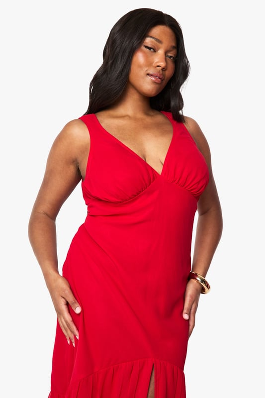 Flowing chiffon maxi dress with elegant patterned detailing
        Flattering V-neckline with gathered bust design
        Sleeveless silhouette with comfortable wide straps
        Dramatic front split for effortless movement
        Floor-sweeping length creates a graceful silhouette
    
    Make a striking impression at your next special occasion with this beautifully crafted chiffon maxi dress from Boohoo. The flowing fabric drapes elegantly around your curves, whilst the gathered bust and V-neckline create a feminine, flattering shape. The bold front split adds a touch of drama and allows for easy movement on the dance floor. Style with strappy metallic heels as shown and delicate gold jewellery to complete your look. Perfect for summer weddings, graduation ceremonies or race day events, this dress offers versatility and confidence in equal measure. The lightweight chiffon fabric ensures comfort throughout the day, whilst the patterned detailing adds visual interest to this showstopping piece. Accessorise with a small clutch bag and a sleek updo for maximum impact.