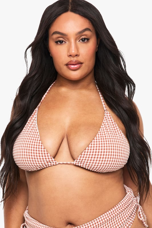 Plus Seersucker Gingham Tie Front Triangle Bikini Top boohoo PlusYou’ll find full on fashion for the fuller figure with the boohoo Plus range. Delivering directional designs for UK sizes 16 to 24, this ultra-flattering collection combines perfectly proportioned fits with statement styles so that you can stay on top of this season’s trends.