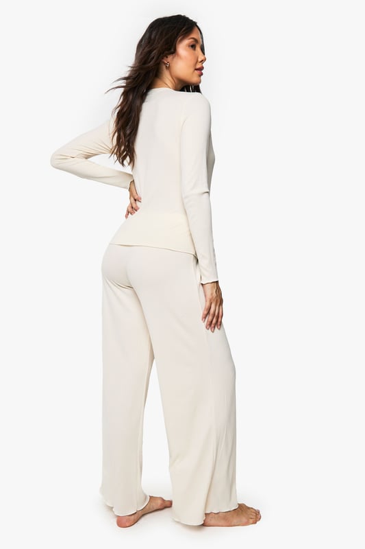 Maternity Brushed Rib Wrap Lettuce Hem Top & Trouser Lounge Set Ribbed wrap-style top with elegant ruched hem detail for added texture
Flattering V-neckline that provides comfortable nursing access
Long sleeves for extra warmth during night-time or lounging
Wide-leg trousers with relaxed fit for unrestricted movement
Specially designed to accommodate and flatter your changing shape throughout pregnancy
Embrace comfort without compromising on style with this versatile maternity loungewear set from Boohoo. The thoughtfully designed wrap top features a feminine V-neckline and ruched hem that gently contours your bump, while the soft ribbed fabric moves with your body. The coordinating wide-leg trousers offer the perfect balance of comfort and contemporary style, making this set ideal for relaxing evenings at home or catching up on much-needed rest. Pair with fluffy slippers and a lightweight dressing gown for cooler evenings, or simply enjoy the set on its own during warmer months. This loungewear duo transitions effortlessly from pregnancy to nursing, ensuring you'll enjoy this Boohoo essential long after your little one arrives.