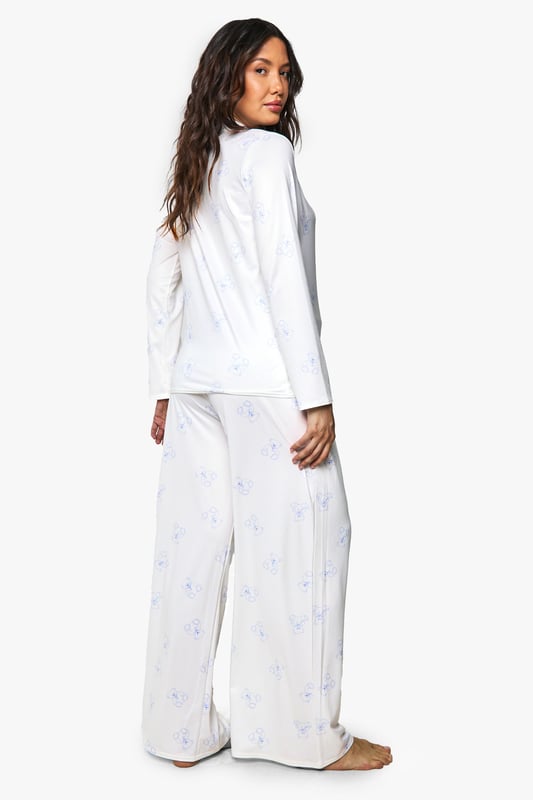 Maternity Bear Print Shirt & Trouser PJ Set Specially designed maternity pyjama set featuring adorable bear print details
Button-through top with relaxed fit to accommodate your growing bump
Long sleeves for extra warmth and comfort during night-time
Wide-leg trousers with gentle elasticated waistband for maximum comfort
Soft, breathable fabric ideal for all stages of pregnancy
Drift off to dreamland in absolute comfort with this charming maternity pyjama set from Boohoo. The relaxed button-through top is thoughtfully designed to grow with you throughout your pregnancy journey, whilst the cute bear print adds a playful touch to your nightwear collection. The wide-leg trousers offer unrestricted movement and feature a gentle waistband that sits comfortably below or over your bump. Perfect for lounging at home on lazy Sunday mornings or for a cosy night's sleep, this set combines practicality with style. Layer with a soft dressing gown and fluffy slippers on chillier evenings for the ultimate in night-time comfort. A must-have addition to your maternity wardrobe that doesn't compromise on style or comfort.