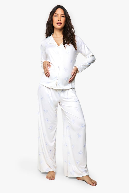 Maternity Bear Print Shirt & Trouser PJ Set Specially designed maternity pyjama set featuring adorable bear print details
Button-through top with relaxed fit to accommodate your growing bump
Long sleeves for extra warmth and comfort during night-time
Wide-leg trousers with gentle elasticated waistband for maximum comfort
Soft, breathable fabric ideal for all stages of pregnancy
Drift off to dreamland in absolute comfort with this charming maternity pyjama set from Boohoo. The relaxed button-through top is thoughtfully designed to grow with you throughout your pregnancy journey, whilst the cute bear print adds a playful touch to your nightwear collection. The wide-leg trousers offer unrestricted movement and feature a gentle waistband that sits comfortably below or over your bump. Perfect for lounging at home on lazy Sunday mornings or for a cosy night's sleep, this set combines practicality with style. Layer with a soft dressing gown and fluffy slippers on chillier evenings for the ultimate in night-time comfort. A must-have addition to your maternity wardrobe that doesn't compromise on style or comfort.