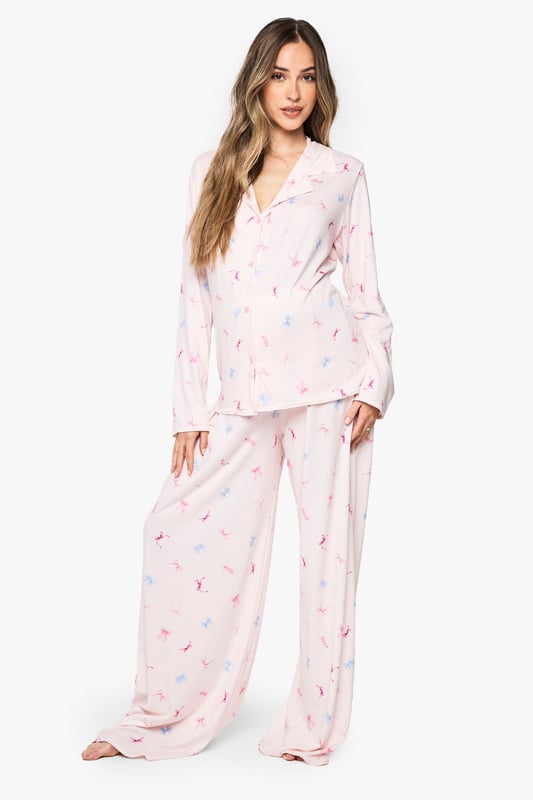 Maternity pyjama set featuring a charming bow print pattern throughout
        Classic button-through shirt design with notched collar for timeless nightwear style
        Relaxed fit with generous cut to accommodate your growing bump comfortably
        Full-length trousers with wide legs for unrestricted movement during sleep
        Long sleeves provide extra warmth and coverage for cooler evenings
    
    Drift into dreamland in absolute comfort with this delightful maternity pyjama set from Boohoo. Designed specifically for mums-to-be, this set combines practicality with style through its relaxed silhouette that grows with you throughout your pregnancy journey. The soft fabric feels gentle against sensitive skin, whilst the classic button-through design makes night feeds and bathroom breaks hassle-free. The wide-leg trousers offer ample room for movement, perfect for finding that elusive comfortable sleeping position. Pair with fluffy slippers and a warm dressing gown for those midnight kitchen trips, or simply lounge around on weekend mornings with a cup of tea and your favourite book. This set strikes the perfect balance between functionality and fashion, ensuring you look and feel your best during this special time.