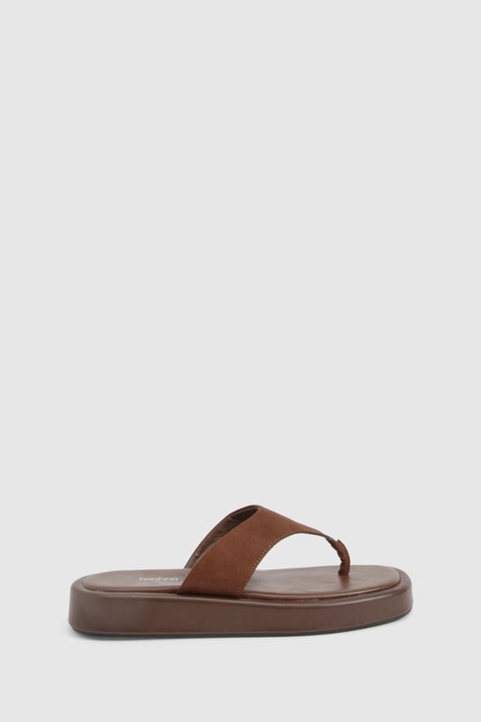 Wide fit design for enhanced comfort and all-day wearability
        Chunky platform sole with flat heel (under 2cm) for added height without sacrificing stability
        Faux suede toe post strap with soft finish for reduced friction
        Cushioned footbed providing support for extended wear
        Durable thermoplastic sole offering excellent grip on various surfaces
    
    These wide fit chunky flip-flops combine contemporary style with practical comfort. The faux suede upper creates a textural contrast against the substantial platform sole, making them a versatile addition to your summer wardrobe. Perfect for casual outings, pair them with flowing maxi dresses and oversized sunglasses for beach days, or style with cropped linen trousers and a simple tee for weekend brunches. Their comfortable design makes them ideal for city explorations or garden gatherings when the weather warms. The neutral tone works effortlessly with both vibrant prints and muted ensembles, while the wide fit ensures comfort for all foot shapes. These Boohoo flip-flops offer the perfect blend of on-trend styling and practical design for the fashion-conscious woman seeking both comfort and style this season.
