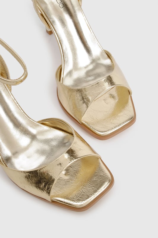 Metallic 2 Part Heels Striking metallic-effect finish that catches the light beautifully
Elegant ankle strap with adjustable buckle fastening for secure fit
Sleek 8cm stiletto heel adds height and sophistication
Minimalist open-toe design showcases pedicures perfectly
Versatile silhouette works for both formal events and night-out looks
These show-stopping metallic heels are the ultimate statement piece for your evening wardrobe. The clean, modern lines and eye-catching finish create a luxurious aesthetic that commands attention without overwhelming your outfit. Style them with a little black dress for classic nightclub glamour, or pair with tailored trousers and a silky camisole when heading out for cocktails. The practical ankle strap ensures comfort and stability throughout the night, while the 8cm heel provides the perfect balance of height and wearability. These versatile heels transition effortlessly from summer weddings to festive celebrations, making them a year-round essential for the fashion-forward woman who values both style and practicality. A true Boohoo classic that delivers maximum impact with minimal effort.