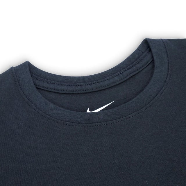 3 Pack Nike Crew Neck T-Shirt With Embroidered Swoosh in Navy Details Soft and stretchable rich cotton fabric Ribbed crew neck and short sleeves Interior taping to neck for durability Embroidered Nike swoosh logo branding 3 Pack