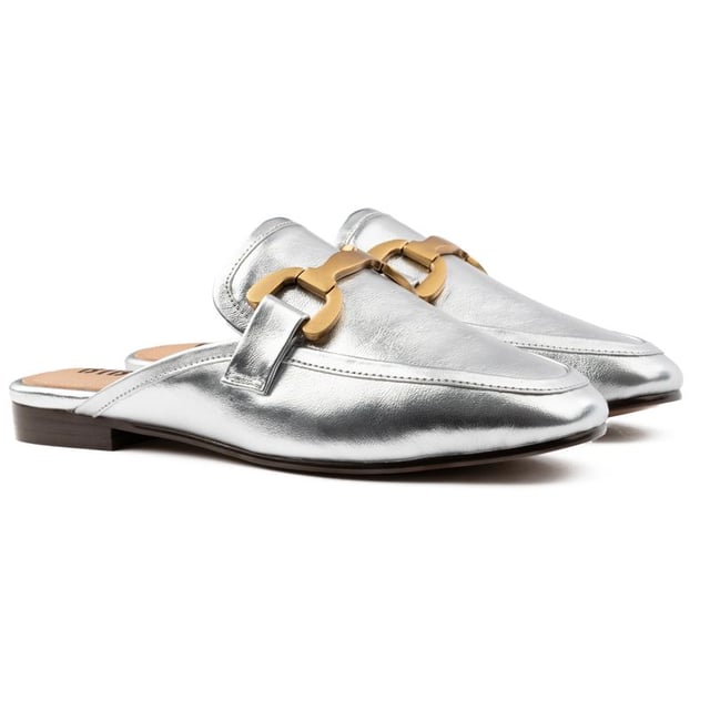 Add some equestrian elegance to your look with the dashing Bibi Lou Vela loafer. Crafted from supple metallic leather, with a chic square toe and accented by a gleaming gold horsebit detail, these loafers pair a confident 2.5cm block heel with a classic, vogue penny-loafer style. Slip into this refined staple, where style meets sophistication.