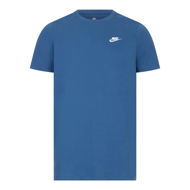 3 Pack Nike Sportswear Men's Club T Shirt in Blue/White/White A SMART CHOICE FOR YOUR DAILY ROTATION. The Nike Sportswear Club T-Shirt is made with our everyday cotton fabric and a classic fit, for a familiar feel right out of the bag.An embroidered Futura logo on the chest provides a signature Nike look. Benefits The classic-fit tee silhouette has a relaxed feel down through the body and hips. Everyday cotton fabric feels soft and lightweight. Product Details Standard fit for a relaxed, easy feel Fabric: 100% cotton Machine wash