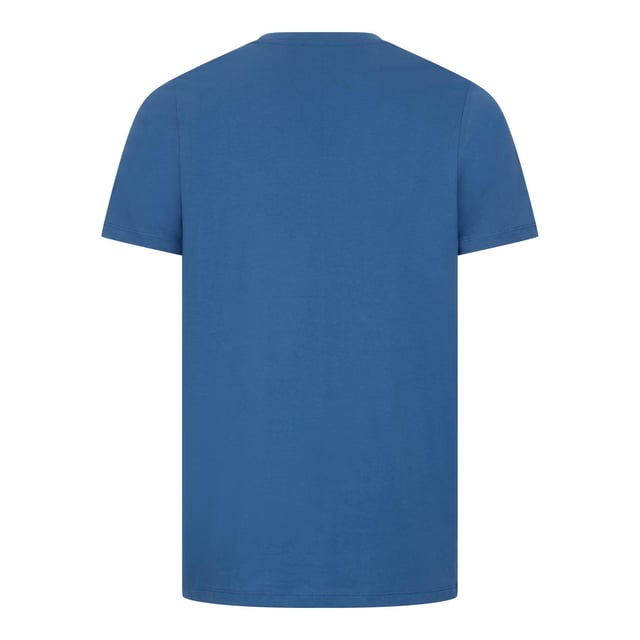 3 Pack Nike Sportswear Men's Club T Shirt in Blue/White/White A SMART CHOICE FOR YOUR DAILY ROTATION. The Nike Sportswear Club T-Shirt is made with our everyday cotton fabric and a classic fit, for a familiar feel right out of the bag.An embroidered Futura logo on the chest provides a signature Nike look. Benefits The classic-fit tee silhouette has a relaxed feel down through the body and hips. Everyday cotton fabric feels soft and lightweight. Product Details Standard fit for a relaxed, easy feel Fabric: 100% cotton Machine wash