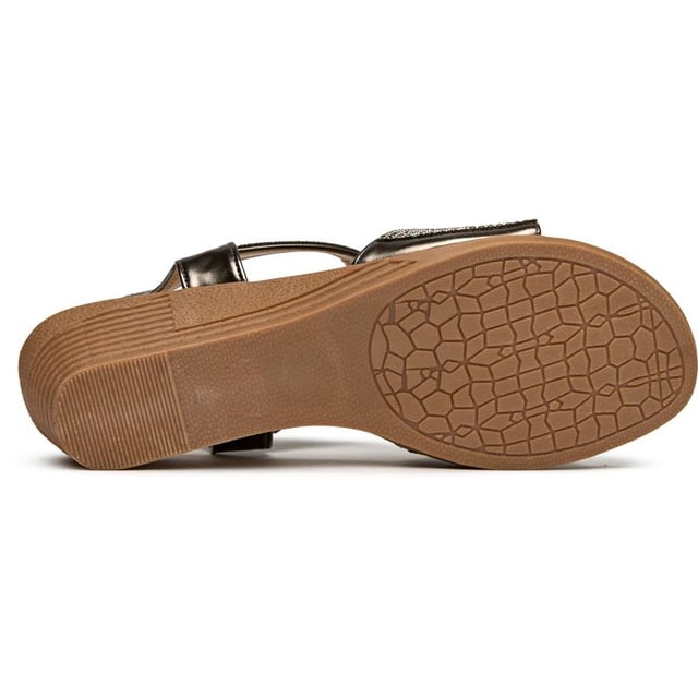 Damen Metallic Solesister Dana Keilsandalen, hergestellt aus synthetischen Materialien und mit einer synthetischen Sohle. Merkmale: runde Zehenpartie, synthetisches Futter und Socken sowie elastischer Fersenriemen.
