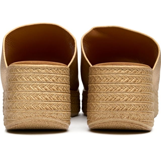 Dames metallic Solesister brandy wedge sandalen, vervaardigd met synthetisch materiaal en een synthetische zool. Kenmerken: ronde neus en synthetische voering & sok.