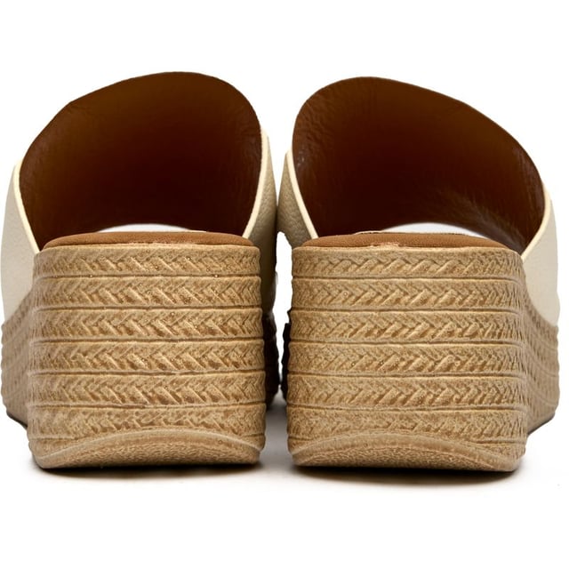 Sandalias cuña de marca Solesister para mujeres, fabricadas con sintético y una suela sintética. Presentan: punta redonda y forro y plantilla sintéticos.