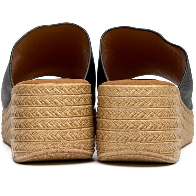 Sandalias de cuña Solesister Brandy negras para mujer, fabricadas con sintético y suela sintética. Punta redonda, forro y plantilla sintéticos.