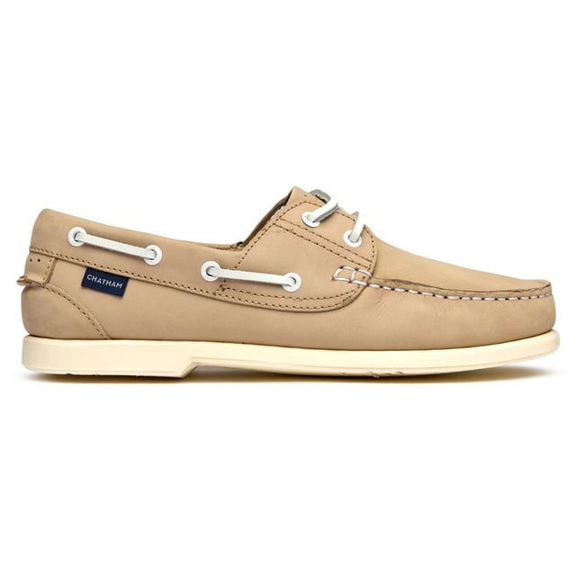 Mens white Chatham Marine bow ii shoes, manufactured with nubuck and a rubber sole. Featuring: leather lining and sock, cushioned insock, stitched sole and woven branded tab.