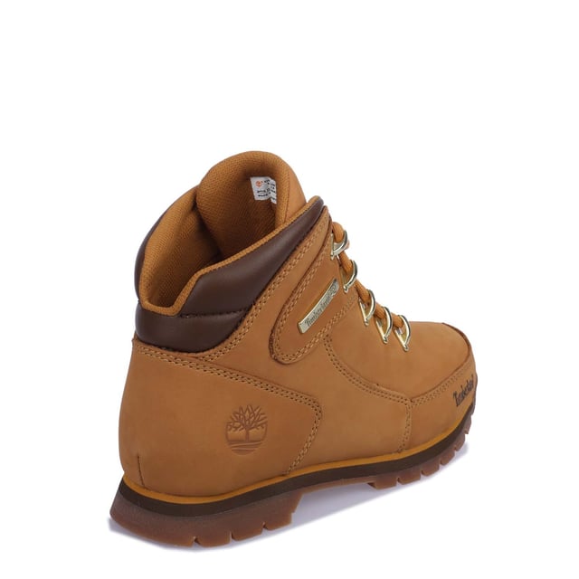 Boys Timberland Euro Rock Lace Up Boot in wheat.- Nubuck Leather upper.- Lace up fastening.- Padded collar.- Contrast collar and sole stripe.- Branding to heel side and tongue.- Anti-fatigue removable footbed.- ReBOTL fabric lining containing at least 50% recycled plastic.- Gripstick rubber.- Ref: A43PR2311