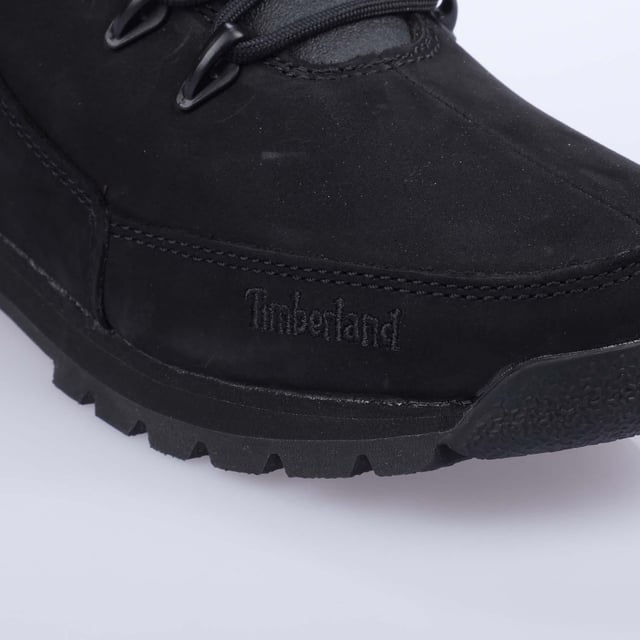 Boys Timberland Euro Rock Lace Up Boot in black.- Nubuck Leather upper.- Lace up fastening.- Padded collar.- Contrast collar and sole stripe.- Branding to heel side and tongue.- Anti-fatigue removable footbed.- ReBOTL fabric lining containing at least 50% recycled plastic.- Gripstick rubber.- Ref: A43KR0011