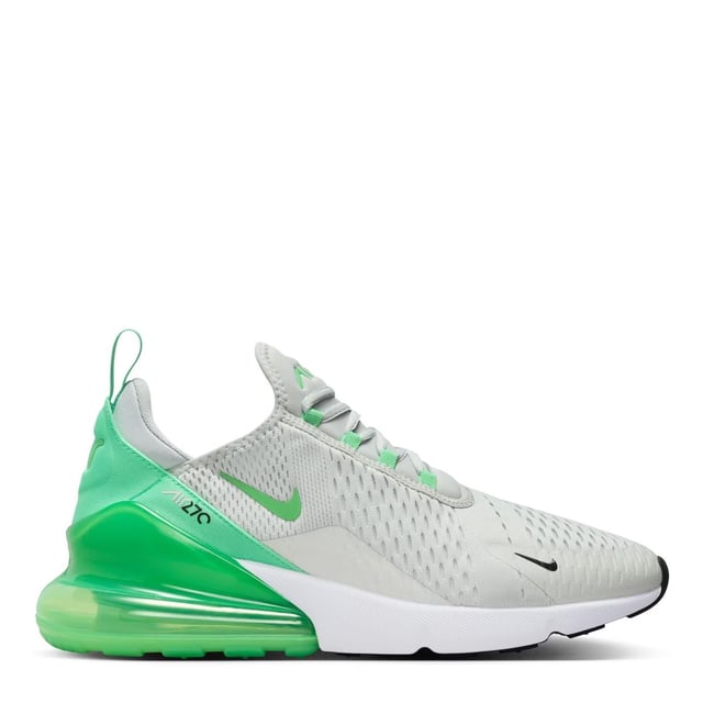 LEGENDAIRE AIR KRIJGT EEN BOOST Nike's eerste lifestyle Air Max combineert stijl, comfort en attitude in de Nike Air Max 270. Het design is geïnspireerd op iconische Air Max-modellen en laat Nike’s innovatie schitteren met een grote Air-unit en frisse kleurencombinaties.
Voordelen
De Max Air 270-unit biedt ongeëvenaard comfort, de hele dag door.
Het gestroomlijnde, hardloop-geïnspireerde design belichaamt alles waar Nike voor staat.
Het bovenwerk van geweven en synthetisch materiaal zorgt voor een licht en ademend gevoel.
De foam middenzool voelt zacht en comfortabel aan.
De elastische binnensok en de sokachtige constructie zorgen voor een persoonlijke pasvorm.
Rubberen buitenzool biedt grip en duurzaamheid.
Productgegevens
Mesh-details voor extra ventilatie
Synthetisch en textiel bovenwerk
Tweedelige middenzool
Nike Air Max Oorsprong De revolutionaire Air-technologie werd in 1978 geïntroduceerd in Nike-schoenen. In 1987 verscheen de Air Max 1, met voor het eerst een zichtbare Air-unit in de hiel. Dit gaf fans niet alleen het gevoel van demping, maar ook de mogelijkheid om het te zien. Sindsdien zijn Air Max-modellen uitgegroeid tot favorieten onder atleten en verzamelaars, dankzij opvallende kleuren en betrouwbare, lichtgewicht demping.