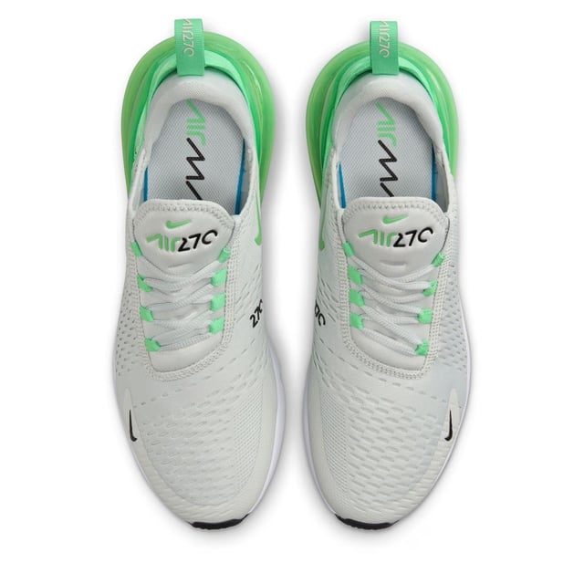 LEGENDAIRE AIR KRIJGT EEN BOOST Nike's eerste lifestyle Air Max combineert stijl, comfort en attitude in de Nike Air Max 270. Het design is geïnspireerd op iconische Air Max-modellen en laat Nike’s innovatie schitteren met een grote Air-unit en frisse kleurencombinaties.
Voordelen
De Max Air 270-unit biedt ongeëvenaard comfort, de hele dag door.
Het gestroomlijnde, hardloop-geïnspireerde design belichaamt alles waar Nike voor staat.
Het bovenwerk van geweven en synthetisch materiaal zorgt voor een licht en ademend gevoel.
De foam middenzool voelt zacht en comfortabel aan.
De elastische binnensok en de sokachtige constructie zorgen voor een persoonlijke pasvorm.
Rubberen buitenzool biedt grip en duurzaamheid.
Productgegevens
Mesh-details voor extra ventilatie
Synthetisch en textiel bovenwerk
Tweedelige middenzool
Nike Air Max Oorsprong De revolutionaire Air-technologie werd in 1978 geïntroduceerd in Nike-schoenen. In 1987 verscheen de Air Max 1, met voor het eerst een zichtbare Air-unit in de hiel. Dit gaf fans niet alleen het gevoel van demping, maar ook de mogelijkheid om het te zien. Sindsdien zijn Air Max-modellen uitgegroeid tot favorieten onder atleten en verzamelaars, dankzij opvallende kleuren en betrouwbare, lichtgewicht demping.