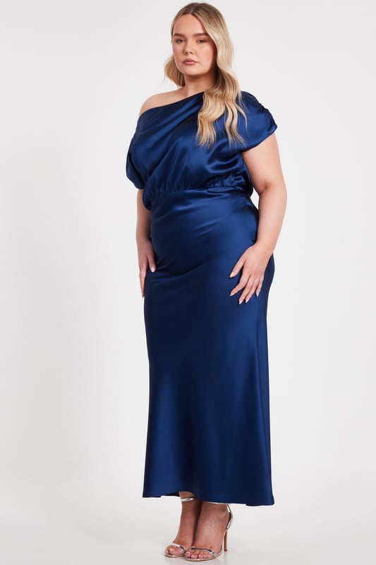 - Satin finish - Drop shoulder - Ruched sleeves - Model height: 5'7" - Model wears uk 18 / us 14 / eur 46 - Always check the wash care label - Cool hand wash with mild detergent