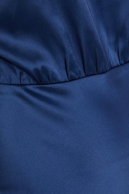 - Satin finish - Drop shoulder - Ruched sleeves - Model height: 5'7" - Model wears uk 18 / us 14 / eur 46 - Always check the wash care label - Cool hand wash with mild detergent